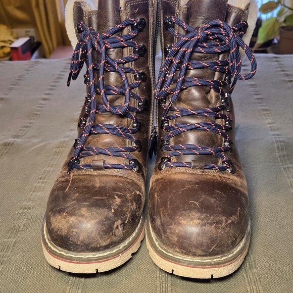 ROYAL CANADIAN Winter Workboot "Cambridge" Runs Large - Picture 5 of 10